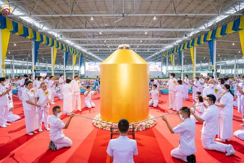 ภาพ No.86964:พิธีตักบาตร , พิธีบูชาข้าวพระ , พิธีจุดเทียนใจ ไฟนิรันดร์ อนันตชัย ในวันอาทิตย์ต้นเดือน 3 กันยายน พ.ศ. 2566 ณ วัดพระธรรมกาย