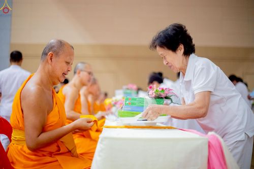 ภาพ No.225471:วันอาทิตย์ที่ 18 พฤษภาคม พ.ศ. 2568 พิธีร่วมบุญการศึกษา พระภิกษุ สามเณร ณ ห้องแก้วสารพัดนึก 2 วัดพระธรรมกาย