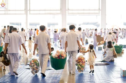 ภาพ No.263982:วันอาทิตย์ที่ 2 พฤศจิกายน พ.ศ. 2568 พิธีตักบาตรอาทิตย์ต้นเดือน ณ บ้านแก้วเรือนทองคุณยายฯ วัดพระธรรมกาย