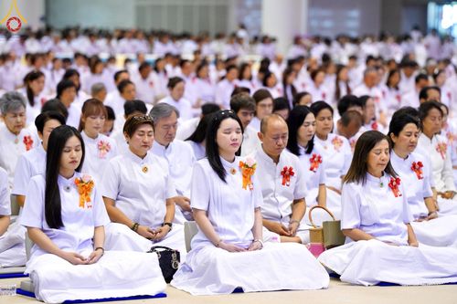 ภาพ No.177701:พิธีตักบาตรและพิธีบูชาข้าวพระ ในวันอาทิตย์ต้นเดือนที่ 1 ธันวาคม พ.ศ. 2567 ณ สภาธรรมกายสากล วัดพระธรรมกาย