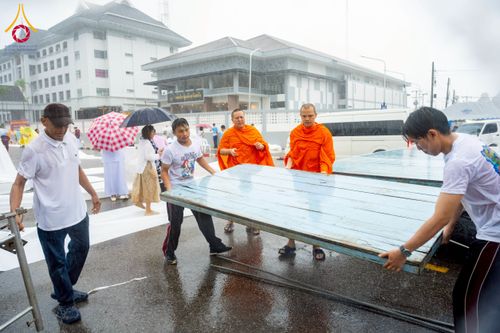 ภาพ No.226203:วันอาทิตย์ที่ 25 พฤษภาคม พ.ศ. 2568 พิธีตักบาตรพระ 1,000 รูปเมืองตรัง ครบรอบ 110 ปี เมืองทับเที่ยง ถวายเป็นพุทธบูชา ถวายเป็นพระราชกุศลแด่รัชกาลที่ 10 และอุทิศส่วนกุศลแด่อดีตเจ้าเมืองตรัง และบรรพบุรุษ ณ บริเวณหน้าศาลากลางจังหวัดตรัง ถนนพระราม 6