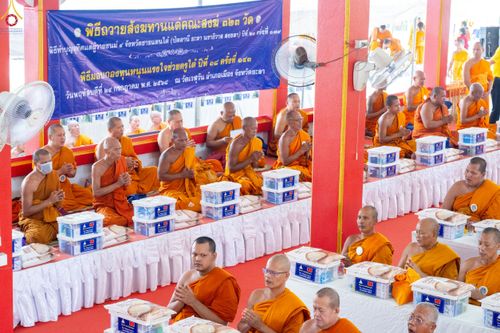 ภาพ No.234506:วันพฤหัสบดีที่ 24 กรกฎาคม พ.ศ. 2568 พิธีถวายสังฆทานแก่คณะสงฆ์ 323 วัด , พิธีมอบกองทุนหนุนแรงใจช่วยครูใต้ , พิธีทำบุญส่วนกุศลแด่ผู้วายชนม์ ในเหตุการณ์ความไม่สงบ 4 จังหวัด ชายแดนภาคใต้ (ปัตตานี , ยะลา , นราธิวาส , สงขลา) ปีที่ 21 ครั้งที่ 179 ณ วัดเวฬุวัน 