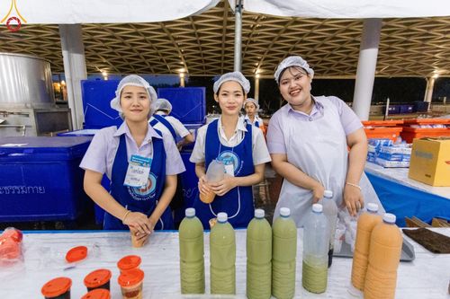 ภาพ No.58944:V.40 ภัตตาหารพระหมื่นวัด เราจัดให้ การปฏิบัติงานของเจ้าหน้าที่และอาสาสมัคร เพื่อรับบุญในการถวายภัตตาหาร แด่คณะสงฆ์ 10,000 กว่าวัดทั่วประเทศ ที่มาร่วมงานวันคุ้มครองโลก จันทร์ที่ 22 เมษายน พ.ศ. 2567 ณ วัดพระธรรมกาย