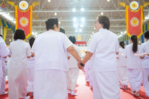 ภาพ No.240819:วันพุธที่ 27 สิงหาคม พ.ศ. 2568 พิธีทอดผ้าป่าเพื่อสร้างอาคาร  82 ปี หลวงพ่อธัมมชโย สมทบกฐินวัดพระธรรมกาย และกฐิน 30,000 วัดทั่วประเทศ ครั้งที่ 1