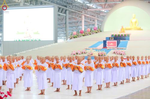 ภาพ No.180664:พิธีบรรพชาอุปสมบท โครงการอุปสมบทบูชาธรรมมหาปูชนียาจารย์ ประจำปีพุทธศักราช 2567 วันเสาร์ที่ 7 ธันวาคมพ.ศ. 2567 ณ วัดพระธรรมกาย จ.ปทุมธานี