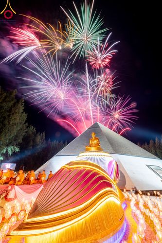 ภาพ No.107242:พิธีจุดประทีปถวายเป็นพุทธบูชา และบูชาธรรมมหาปูชนียาจารย์ ในโครงการธรรมยาตรากตัญญูบูชา มหาปูชนียาจารย์ พระมงคลเทพมุนี(สด จนฺทสโร) พระผู้ปราบมาร  อนุสรณ์สถาน 7 แห่ง ปีที่ 12  วันที่ 6 มกราคม พ.ศ. 2567 ณ อนุสรณ์สถานมหาวิหารพระมงคลเทพมุนี อ.สองพี่น้อง จ.สุพร