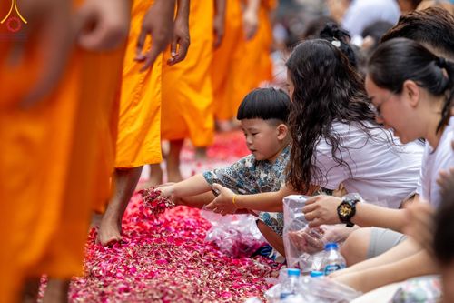 ภาพ No.128322:พิธีอัญเชิญพระบรมสารีริกธาตุ " ใจกลางเมืองนครหาดใหญ่ " เพื่อประดิษฐาน ณ มหารัตนเจดีย์สิริปทุมสวรรค์ (เจดีย์อริยพุทธะ 5 พระองค์) ศูนย์ปฏิบัติธรรมภาคใต้ อ.บางกล่ำ จ.สงขลา  วันที่ 9 มีนาคม พ.ศ.2567 (ชุดที่ 1)