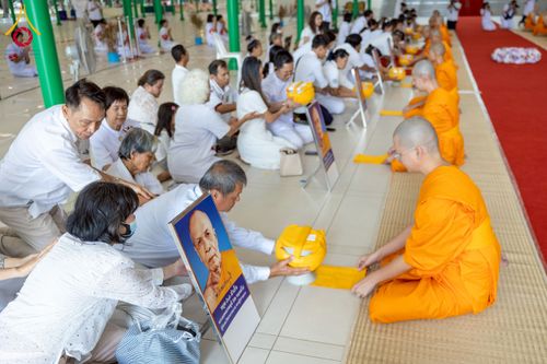 ภาพ No.256310:วันที่ 4 ตุลาคม พ.ศ. 2568 พิธีบรรพชาอุปสมบท  โครงการอุปสมบทหมู่บูชาธรรม 141 ปี  พระมงคลเทพมุนี (สด จนฺทสโร) ณ โบสถ์พระไตรปิฏก วัดพระธรรมกาย จ.ปทุมธานี