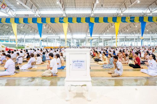 ภาพ No.227995:วันอาทิตย์ที่ 1 มิถุนายน พ.ศ. 2568 พิธีตักบาตร , พิธีบูชาข้าวพระ ณ วัดพระธรรมกาย จ.ปทุมธานี