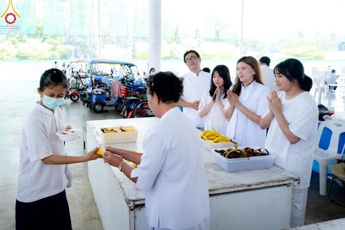 ภาพ No.159279:พิธีบูชาข้าวพระ ในวันอาทิตย์ต้นเดือน วันที่ 6 ตุลาคม พ.ศ. 2567 ณ สภาธรรมกายสากล วัดพระธรรมกาย