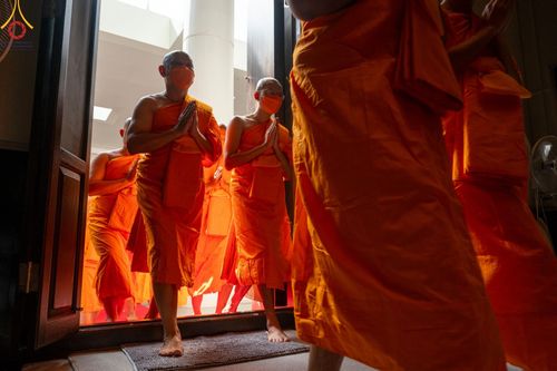 ภาพ No.141458:พิธีบรรพชาอุปสมบท โครงการอุปสมบทหมู่รุ่นผู้บริหาร รุ่นที่ 14 โครงการอุปสมบทหมู่ธรรมทายาท ระดับอุดมศึกษา รุ่นที่ 51 ภาคฤดูฝน ณ โบสถ์พระไตรปิฎก วัดพระธรรมกาย ในวันเสาร์ที่ 15 มิถุนายน พ.ศ. 2567