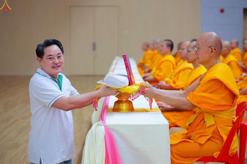 ภาพ No.228444:วันอาทิตย์ที่ 8 มิถุนายน พ.ศ. 2568 พิธีถวายทุนสนับสนุนพระไตรปิฎกฉบับธรรมชัย และอนุรักษ์คัมภีร์โบราณ ณ ห้องแก้วสารพัดนึก 2 วัดพระธรรมกาย