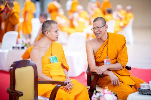 ภาพ No.208909:พระบาทสมเด็จพระเจ้าอยู่หัวทรงพระกรุณาโปรดเกล้าฯ พระราชทานภัตตาหารพระราชทาน แด่พระภิกษุ สามเณร ในการสอบบาลีสนามหลวง ณ วัดพระธรรมกาย วันที่ 22 กุมภาพันธ์ พ.ศ. 2568 ณ วัดพระธรรมกาย อำเภอคลองหลวง จังหวัดปทุมธานี