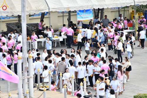 ภาพ No.150926:พิธีเจริญพระพุทธมนต์ และทำบุญตักบาตรแด่คณะสงฆ์ จำนวน 121 รูป เนื่องในโอกาสฉลองครบรอบ 120 ปี อำเภอคลองหลวง จังหวัดปทุมธานี เพื่อถวายเป็นพุทธบูชา ช่วยเหลือผู้ประสบความเดือดร้อนจากอุทกภัย และคณะสงฆ์ 323 วัด 4 จังหวัดชายแดนภาคใต้ วันเสาร์ที่ 31 สิงหาคม พ.ศ. 