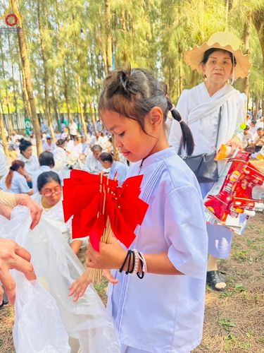 ภาพ No.107770:V.4 ทุ่มใจ การเตรียมงาน เก็บงาน การรับบุญของเจ้าหน้าที่หน่วยงานต่างๆ เพื่อโครงการธรรมยาตรา กตัญญูบูชามหาปูชนียาจารย์ พระมงคลเทพมุนี (สด จนฺทสโร) พระผู้ปราบมาร อนุสรณ์สถาน 7 แห่ง ปีที่ 12 ระหว่างวันที่ 2 - 31 มกราคม พ.ศ.2567