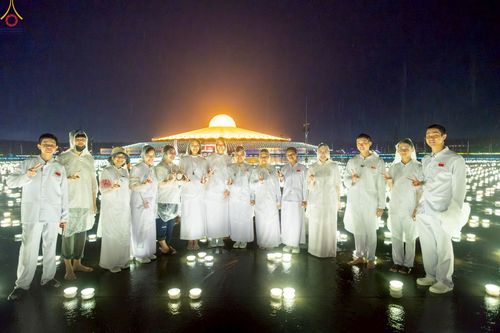 ภาพ No.244334:วันที่ 7 กันยายน พ.ศ. 2568 พิธีจุดประทีป วันครูผู้ค้นพบวิชชาธรรมกาย ณ ลานธรรมฯ และวิหารคด วัดพระธรรมกาย