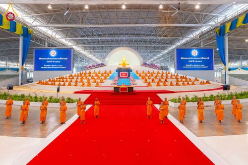 ภาพ No.237565:วันอาทิตย์ที่ 10 สิงหาคม พ.ศ.2568 พิธีมอบใบประกาศเกียรติคุณ โครงการสอบบาลี "ฉลองแชมป์" บูชาธรรม 80 ปี หลวงพ่อธัมมชโย ประจำปี 2568 และ พิธีมอบดวงแก้วสามเณรทรงบาลีไวยากรณ์ ณ สภาธรรมกายสากล วัดพระธรรมกาย ปทุมธานี