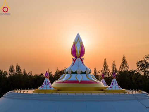 ภาพ No.107986:พิธีต้อนรับพระธรรมยาตรา ในโครงการธรรมยาตรากตัญญูบูชา มหาปูชนียาจารย์ พระมงคลเทพมุนี(สด จนฺทสโร) พระผู้ปราบมาร อนุสรณ์สถาน 7 แห่ง ปีที่ 12 วันที่ 7 มกราคม พ.ศ. 2567 ณ อนุสรณ์สถานคลองบางนางแท่น  อ.สามพราน จ.นครปฐม