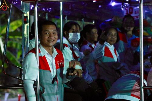 ภาพ No.204143:V.52 สารพัดV สารพัดดี ที่วัดสองพี่น้อง ในโครงการธรรมยาตรา กตัญญูบูชา มหาปูชนียาจารย์ พระมงคลเทพมุนี(สด จนฺทสโร) พระผู้ปราบมาร อนุสรณ์สถาน 7 แห่ง ปีที่ 13 ระหว่างวันที่ 2-31 มกราคม พ.ศ. 2568