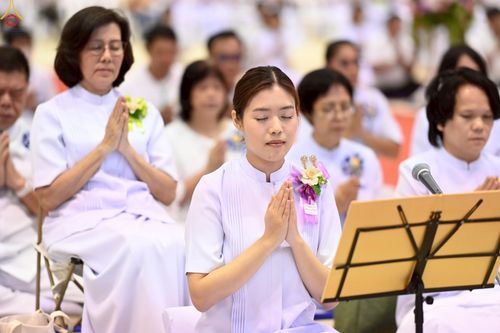 ภาพ No.233893:วันเสาร์ที่ 19 กรกฎาคม พ.ศ.2568 วันมหารำลึก ครั้งที่ 35 พิธีรำลึกถึงนักสร้างบารมี , พิธีสวดพระพุทธมนต์ , พิธีทอดผ้าบังสกุลและถวายไทยธรรม วัดพระธรรมกาย