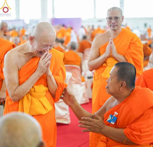 ภาพ No.147178:พิธีมุทิตาสักการะพระภิกษุ ผู้สอบได้เปรียญธรรม 9 ประโยคระดับโลกปีที่ 36, พิธีมอบโล่เกียรติยศและทุนการศึกษา สำนักเรียนบาลีดีเด่นทั่วประเทศ, พิธีถวายมหาสังฆทานคณะสงฆ์ 2,000 กว่าวัด ทั่วประเทศ ปีที่ 24, พิธีถวายไทยธรรมคณะสงฆ์ 323 วัด 4 จังหวัดชายแดนภาคใต้