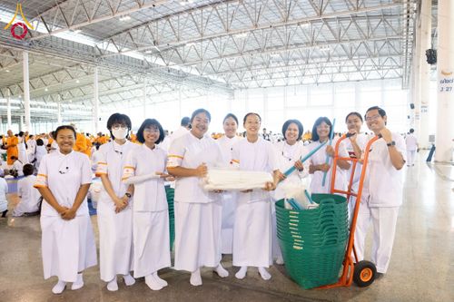 ภาพ No.223466:วันวิสาขบูชา วันอาทิตย์ที่ 11 พฤษภาคม พ.ศ. 2568 พิธีตักบาตร และปฎิบัติธรรม ณ สภาธรรมกายสากล วัดพระธรรมกาย