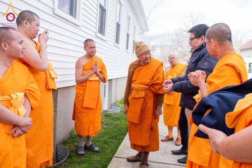 ภาพ No.62503:คณะศิษยานุศิษย์รวมใจสถาปนาและสมโภช ธรรมจักร เพื่ออัญเชิญประดิษฐาน ณ ยอดอุโบสถ 80 ปี หลวงพ่อธัมมชโย วัดพระธรรมกายนิวเจอร์ซี ประเทศสหรัฐอเมริกา  วันอาทิตย์ที่ 7 เมษายน พ.ศ. 2567