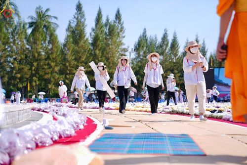 ภาพ No.108778:V.6 บุญเข้า การเตรียมงาน เก็บงาน การรับบุญของเจ้าหน้าที่หน่วยงานต่างๆ เพื่อโครงการธรรมยาตรา กตัญญูบูชามหาปูชนียาจารย์ พระมงคลเทพมุนี (สด จนฺทสโร) พระผู้ปราบมาร อนุสรณ์สถาน 7 แห่ง ปีที่ 12 ระหว่างวันที่ 2 - 31 มกราคม พ.ศ.2567