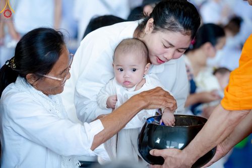 ภาพ No.207358:พิธีตักบาตร และปฏิบัติธรรมช่วงสาย ในวันมาฆบูชา วันพุธที่ 12 กุมภาพันธ์ พ.ศ. 2568 ณ วัดพระธรรมกาย จังหวัดปทุมธานี