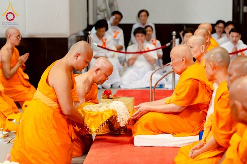 ภาพ No.223865:วันอาทิตย์ที่ 11 พฤษภาคม พ.ศ. 2568 พิธีอุปสมบทสามเณรเปรียญธรรมอุปสมบทอุทิศชีวิต 9 รูป อุบาสก 1 ท่าน ณ อุโบสถพระไตรปิฏกวัดพระธรรมกาย