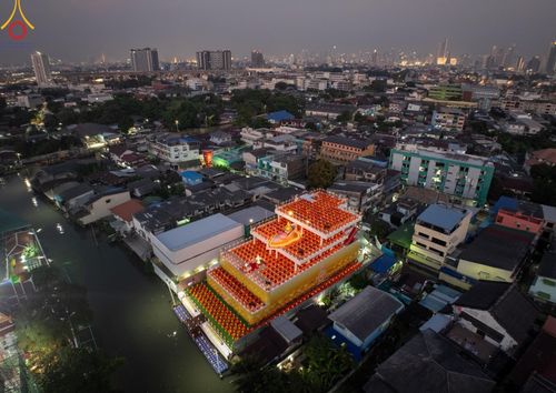 ภาพ No.201695:พิธีจุดประทีปถวายเป็นพุทธบูชา และบูชาธรรมมหาปูชนียาจารย์ ณ อาคารธรรมยาตรา กตัญญูบูชามหาปูชนียาจารย์ ตรงข้ามวัดปากน้ำภาษีเจริญ จ.กรุงเทพมหานคร ในโครงการธรรมยาตรา กตัญญูบูชา มหาปูชนียาจารย์ พระมงคลเทพมุนี(สด จนฺทสโร) พระผู้ปราบมาร อนุสรณ์สถาน 7 แห่ง