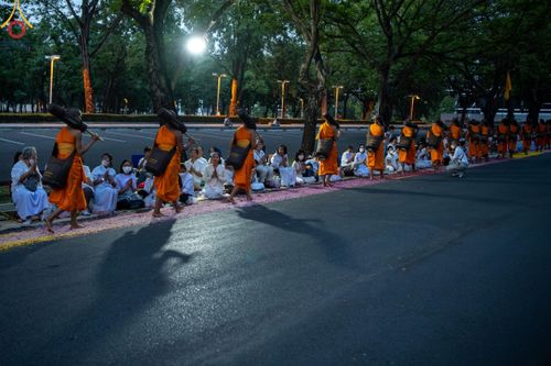 ภาพ No.120438:พิธีต้อนรับพระธรรมยาตรา ในโครงการธรรมยาตรา กตัญญูบูชา มหาปูชนียาจารย์ พระมงคลเทพมุนี(สด จนฺทสโร) พระผู้ปราบมาร อนุสรณ์สถาน 7 แห่ง ปีที่ 12 วันที่ 28 มกราคม พ.ศ. 2567 ณ วัดพระธรรมกาย จ.ปทุมธานี (ชุดที่ 2)