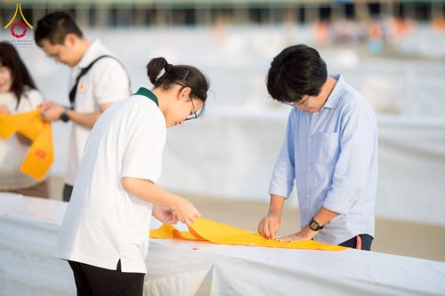 ภาพ No.217861:วันที่ 10-14 เมษายน พ.ศ. 2568 เจ้าหน้าที่อาสาสมัคร เตรียมงานวันคุ้มครองโลก ชุดที่ 2 วัดพระธรรมกาย จ.ปทุมธานี