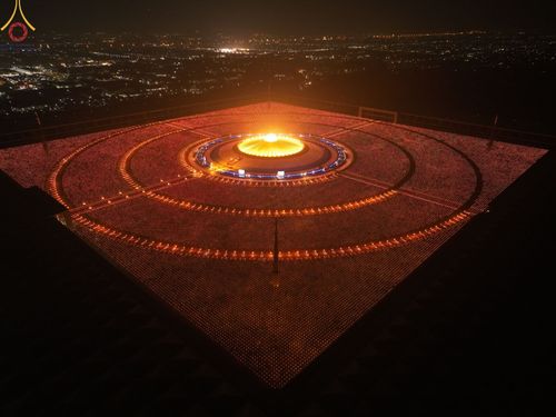 ภาพ No.77319:พิธีจุดมาฆประทีป ในวันมาฆบูชา อาทิตย์ต้นเดือนที่ 6 มีนาคม พ.ศ. 2566 ณ วัดพระธรรมกาย อ.คลองหลวง จ.ปทุมธานี