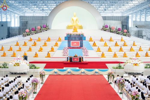 ภาพ No.205980:พิธีตักบาตร และ พิธีบูชาข้าวพระ ในวันอาทิตย์ต้นเดือน 2 กุมภาพันธ์ พ.ศ. 2568 ณ สภาธรรมกายสากล วัดพระธรรมกาย