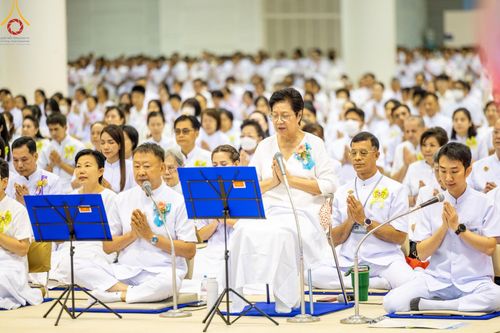 ภาพ No.150029:พิธีตักบาตร , พิธีปฎิบัติธรรม , พิธีถวายภัตตาหารเมนูสวรรค์ ในพรรษาแห่งการเข้าถึงธรรม วันธรรมชัย วันอังคารที่ 27 สิงหาคม พ.ศ.2567 ณ สภาธรรมกายสากล วัดพระธรรมกาย