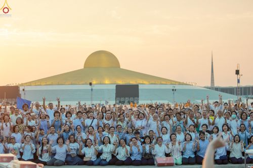 ภาพ No.322653:วันที่ 17 เมษายน พ.ศ.2569 การเรียงกล่องไทยธรรม เรียงน้ำดื่ม เรียงร่ม ณ ลานธรรมพระมหาธรรมกายเจดีย์ เพื่องานถวายมหาสังฆทาน 40,000 กว่าวัดทั่วประเทศ วันคุ้มครองโลก 22 เมษายน พ.ศ.2569 วัดพระธรรมกาย