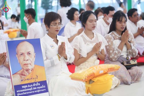 ภาพ No.298123:วันเสาร์ที่ 17 มกราคม พ.ศ. 2569 พิธีบรรพชาอุปสมบท โครงการอุปสมบทหมู่ บูชาธรรมครบ 117 ปี คุณยายอาจารย์มหารัตนอุบาสิกาจันทร์ ขนนกยูง  ณ อุโบสถพระไตรปิฎก วัดพระธรรมกาย