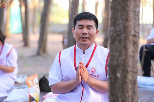 ภาพ No.300572:ภาพเบื้องหลังอาสาสมัครรวมใจ ชุดที่ 3 ในโครงการธรรมยาตรา กตัญญูบูชา มหาปูชนียาจารย์ พระมงคลเทพมุนี(สด จนฺทสโร) พระผู้ปราบมาร อนุสรณ์สถาน 7 แห่ง ปีที่ 14