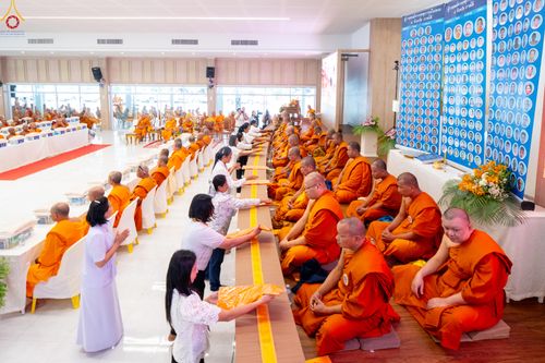ภาพ No.328269:วันเสาร์ที่ 9 พฤษภาคม พ.ศ. 2569 พิธีตักบาตรแด่คณะสงฆ์ 323 วัด 4 จังหวัดชายแดนภาคใต้ พิธีถวายสังฆทานแด่คณะสงฆ์ 323 วัด ปีที่ 22 ครั้งที่ 185 พิธีมอบกองทุนหนุนแรงใจช่วยครูใต้ ปีที่ 19 ครั้งที่ 148 ณ ศูนย์ปฏิบัติธรรมภาคใต้