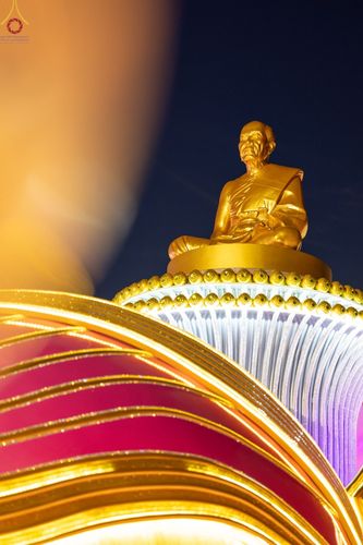 ภาพ No.73335:พิธีจุดประทีปถวายเป็นพุทธบูชา และบูชาธรรมมหาปูชนียาจารย์ ในโครงการธรรมยาตรากตัญญูบูชา มหาปูชนียาจารย์ พระมงคลเทพมุนี(สด จนฺทสโร) พระผู้ปราบมาร ปีที่ 11 ณ อนุสรณ์สถานลำดับที่ 4 สถานที่เกิดด้วยกายธรรม วัดโบสถ์ (บน) บางคูเวียง อ.บางกรวย จ.นนทบุรี วันที่ 21 