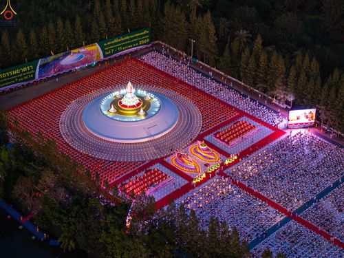 ภาพ No.292120:วันที่ 10 มกราคม พ.ศ. 2569 พิธีจุดประทีปถวายเป็นพุทธบูชา และบูชาธรรมมหาปูชนียาจารย์  ณ อนุสรณ์สถานคลองบางนางแท่น อ.สามพราน จ.นครปฐม ในโครงการธรรมยาตรา กตัญญูบูชา มหาปูชนียาจารย์ พระมงคลเทพมุนี(สด จนฺทสโร) พระผู้ปราบมาร อนุสรณ์สถาน 7 แห่ง ปีที่ 14