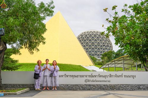 ภาพ No.345140:วันที่ 7 - 19 สิงหาคม พ.ศ.2569 ต้อนรับชาวต่างชาติเยี่ยมชมวัดพระธรรมกาย