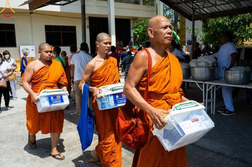 ภาพ No.137735:พิธีตักบาตร พิธีถวายสังฆทานแด่คณะสงฆ์ 323 วัด พิธีทำบุญอุทิศส่วนกุศลแด่ผู้วายชนม์ ในเหตุการณ์ความไม่สงบ 4 จังหวัดชายแดนภาคใต้ ปีที่ 20 ครั้งที่ 169 และพิธีมอบกองทุนหนุนแรงใจช่วยครูใต้ ปีที่ 17 ครั้งที่ 134 วันที่ 25 พฤษภาคม พ.ศ.2567 อ.ตากใบ จ.นราธิวาส