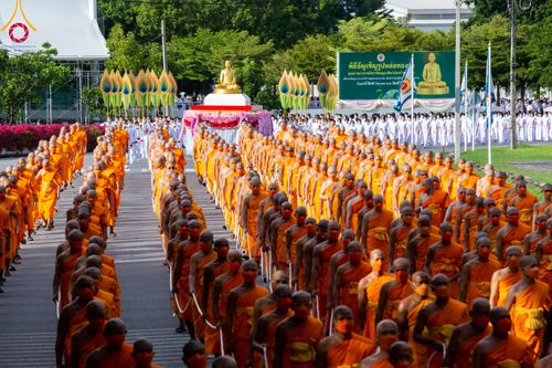 ภาพ No.89086:พิธีอัญเชิญรูปหล่อทองคำ  คุณยายอาจารย์มหารัตนอุบาสิกาจันทร์ ขนนกยูง เพื่อประดิษฐาน ณ มหาวิหารคุณยายอาจารย์ฯ เนื่องในวันครูผู้ค้นพบวิชชาธรรมกาย วันศุกร์ที่ 29 กันยายน พ.ศ. 2566