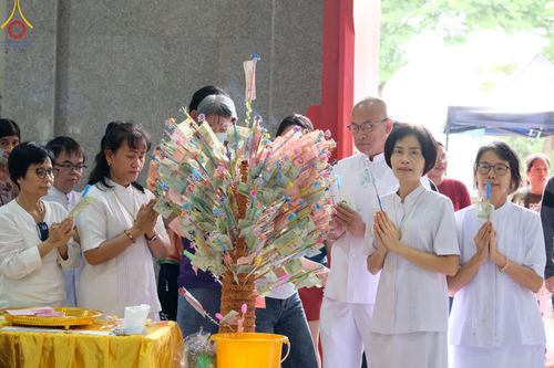 ภาพ No.166671:พิธีทอดกฐิน ณ วัดด่าน กรุงเทพมหานคร ในโครงการกฐินสามัคคีทั่วไทย 30,000 วัด บูชาธรรม 80 ปี หลวงพ่อธัมมชโย โดยคณะศิษยานุศิษย์วัดพระธรรมกาย วันที่ 23 ตุลาคม พ.ศ. 2567