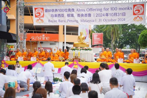 ภาพ No.173817:พิธีทอดกฐิน วัดภาวนาปีนัง ประเทศมาเลเซีย วันที่ 31 ตุลาคม พ.ศ. 2567