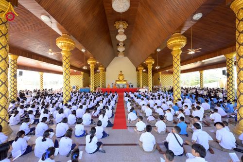 ภาพ No.274820:วันที่ 28 พฤศจิกายน พ.ศ. 2568 รวมพลังเด็กดี V-Star ผู้นำฟื้นฟูศีลธรรมโลก ประจำปี 2568 จังหวัดอุบลราชธานี ณ วัดป่าอุบลแก้ว อ.วารินชำราบ จ.อุบลราชธานี