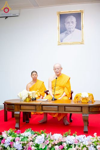 ภาพ No.222900:วันที่ 23 เมษายน พ.ศ. 2568 หลวงพ่อทัตตชีโวต้อนรับคณะสงฆ์จีน ณ อาคาร 100 ปี คุณยายมหารัตนอุบาสิกาจันทร์ ขนนกยูง วัดพระธรรมกาย