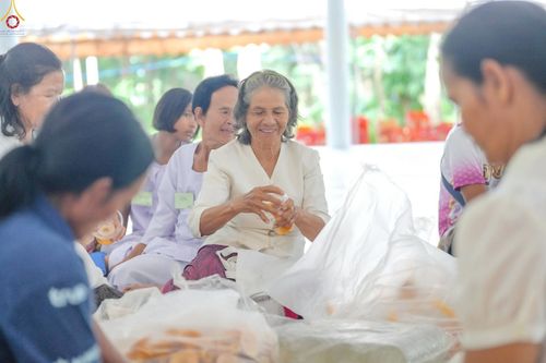 ภาพ No.247822:วันที่ 19-21 กันยายน พ.ศ. 2568 โครงการอบรมอุบาสิกาแก้ว รุ่นที่ 2 ณ ศูนย์ปฏิบัติธรรมจังหวัดบุรีรัมย์